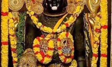 நாமக்கல் நைனாமலை ஸ்ரீ வரதராஜ பெருமாள் கோவில்லில் குவிந்த பக்தர்கள் கூட்டம்