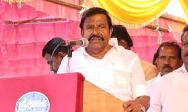 திமுகவில் தொடரும் காலில் விழும் கலாச்சாரம்..