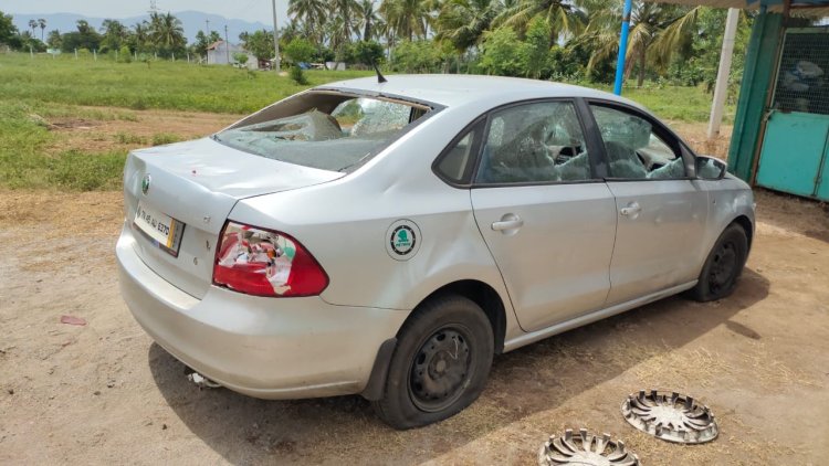 கார், வீட்டை சேதப்படுத்தி பெண்களை மிரட்டி சென்ற கும்பல்