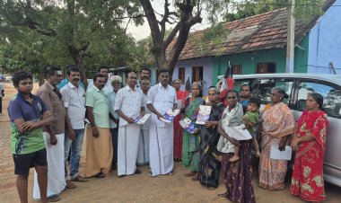 பணகுடி அருகே அதிமுக தேர்தல் அறிக்கை பிரசுரம்.. முன்னாள் எம்.பி. விநியோகம்